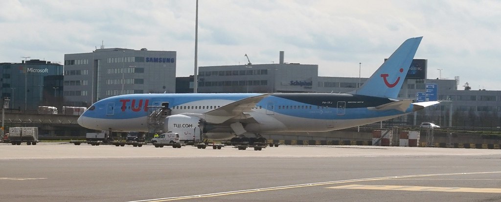 Photo of TUI Airlines Nederland PH-TFJ, Boeing 787-8 Dreamliner