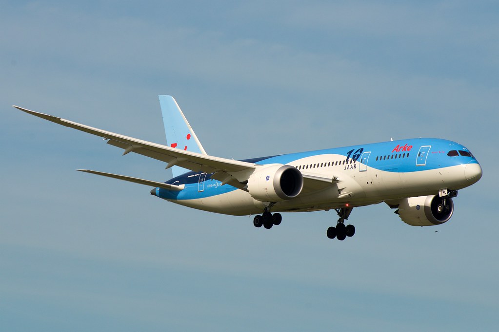 Photo of TUI Airlines Nederland PH-TFL, Boeing 787-8 Dreamliner