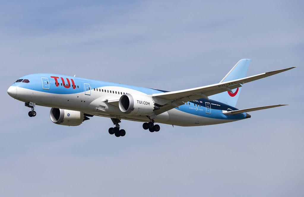 Photo of TUI Airlines Nederland PH-TFL, Boeing 787-8 Dreamliner