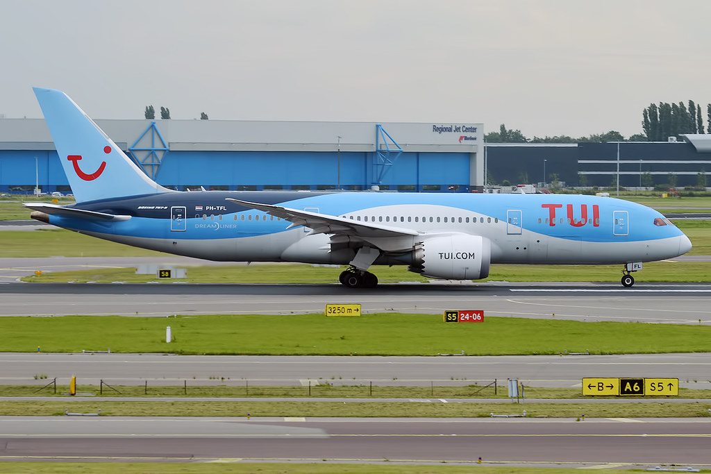 Photo of TUI Airlines Nederland PH-TFL, Boeing 787-8 Dreamliner