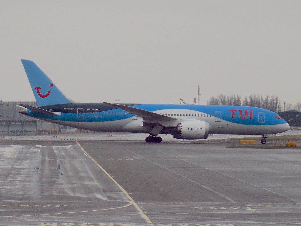 Photo of TUI Airlines Nederland PH-TFL, Boeing 787-8 Dreamliner