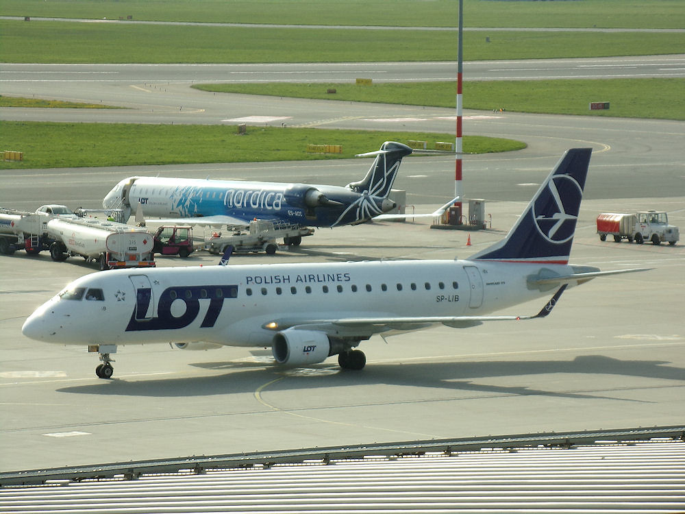 Photo of LOT Polish Airlines SP-LIB, Embraer ERJ-175