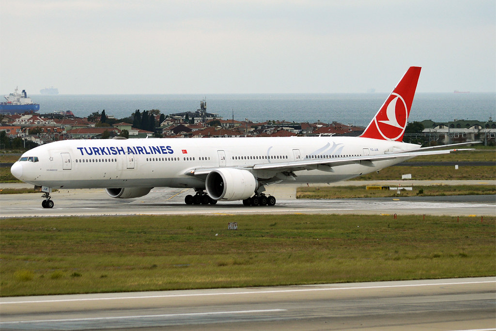 Photo of THY Turkish Airlines TC-JJE, Boeing 777-300
