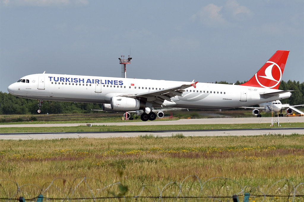 Photo of THY Turkish Airlines TC-JRF, Airbus A321