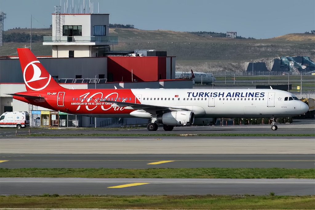 Photo of THY Turkish Airlines TC-JRF, Airbus A321