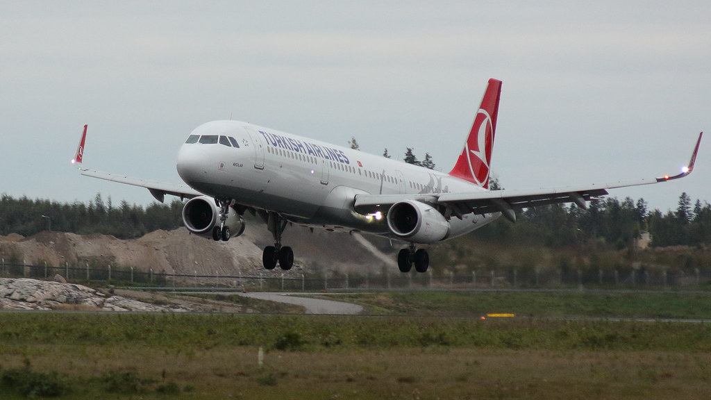 Photo of THY Turkish Airlines TC-JTG, Airbus A321