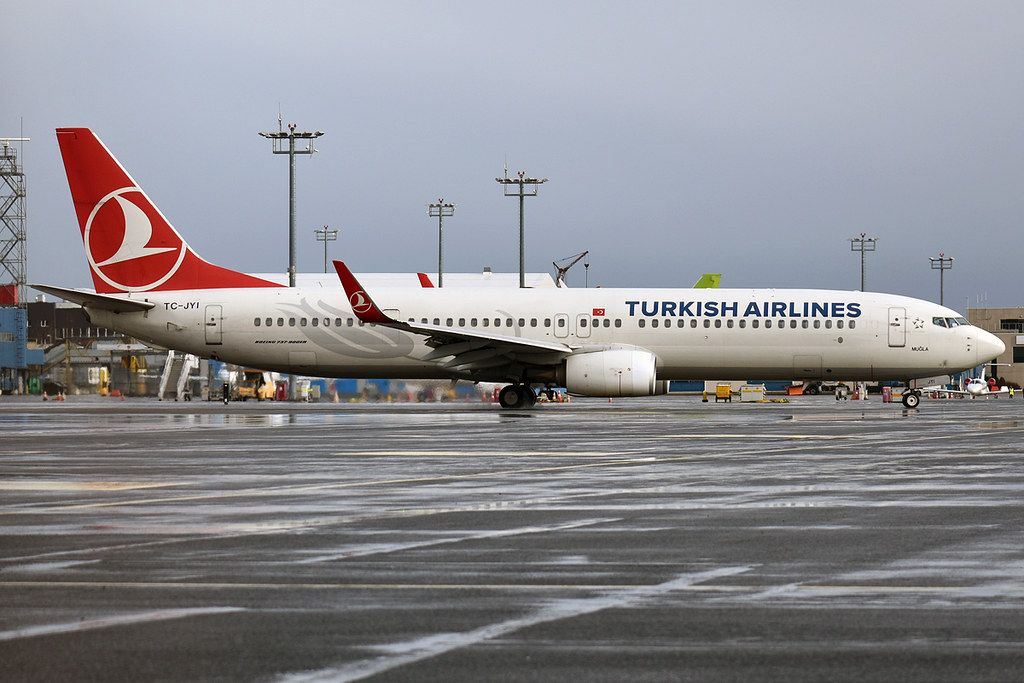 THY B739 at Ankara on Mar 15th 2022, unusual observation on flap track