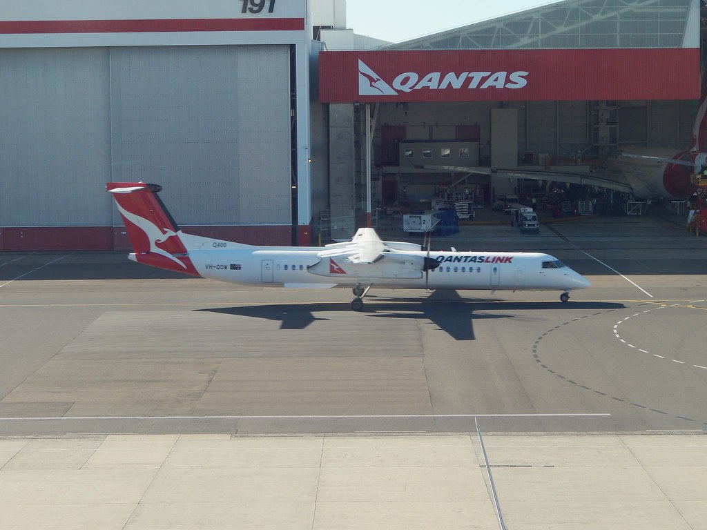 Photo of Qantaslink VH-QOW, De Havilland Dash 8 (400)