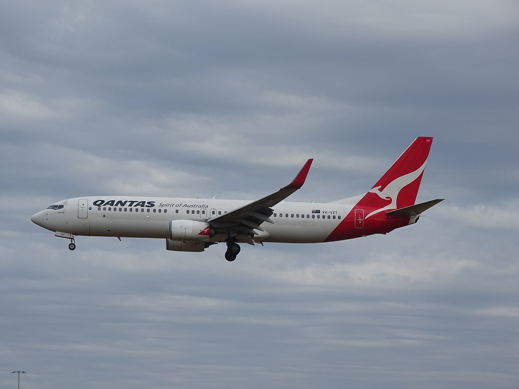 Photo of Qantas VH-VZT, Boeing 737-800