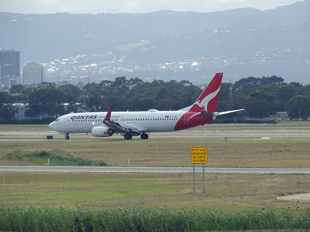 Photo of Qantas VH-XZB, Boeing 737-800