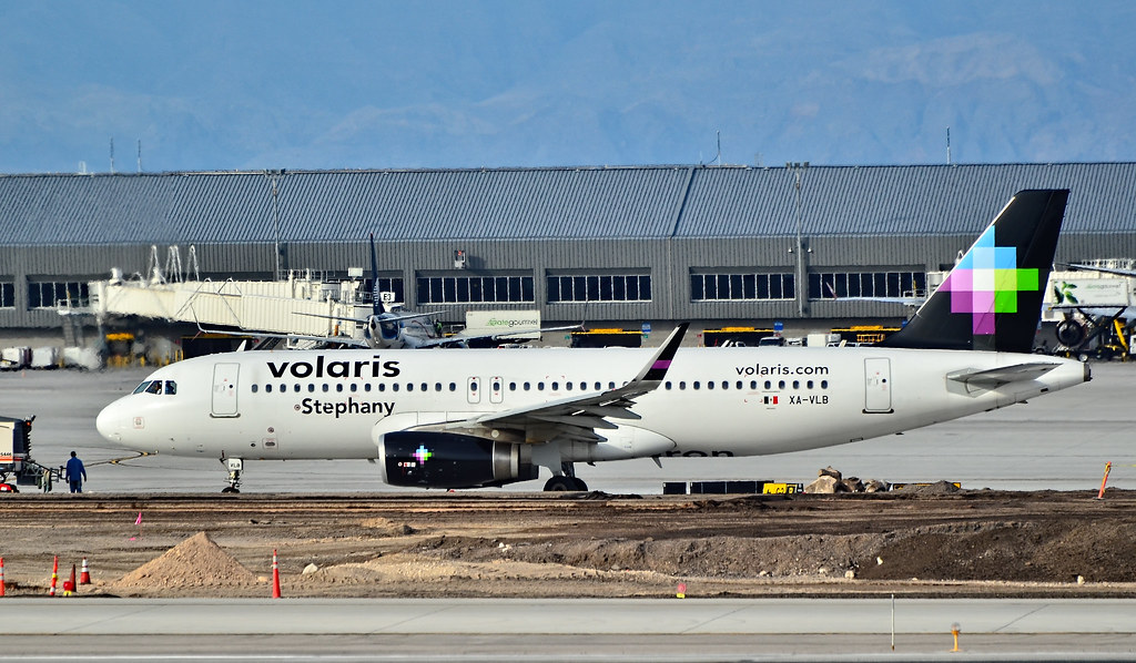 Photo of Volaris XA-VLB, Airbus A320