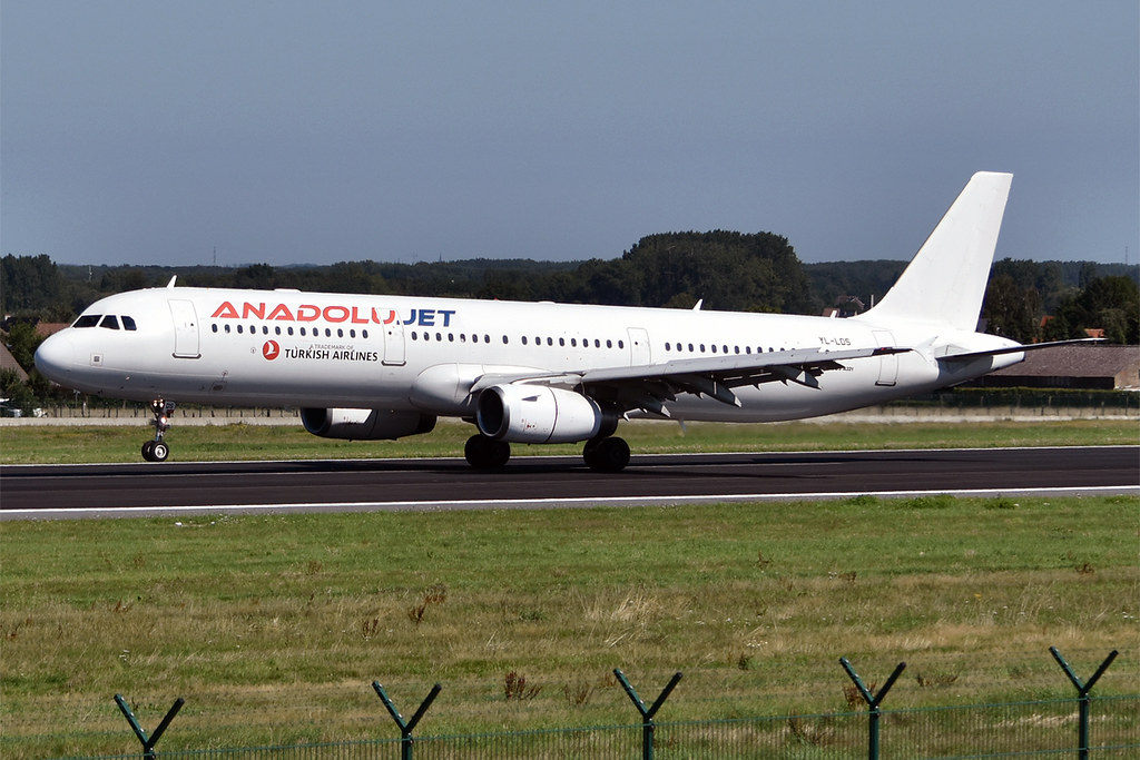 Photo of Smartlynx YL-LDS, Airbus A321