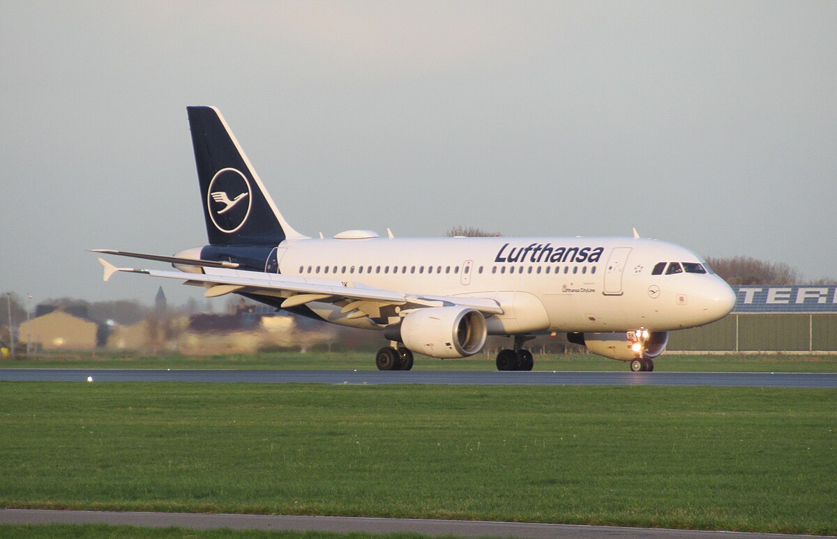 Photo of Lufthansa D-AIBK, Airbus A319