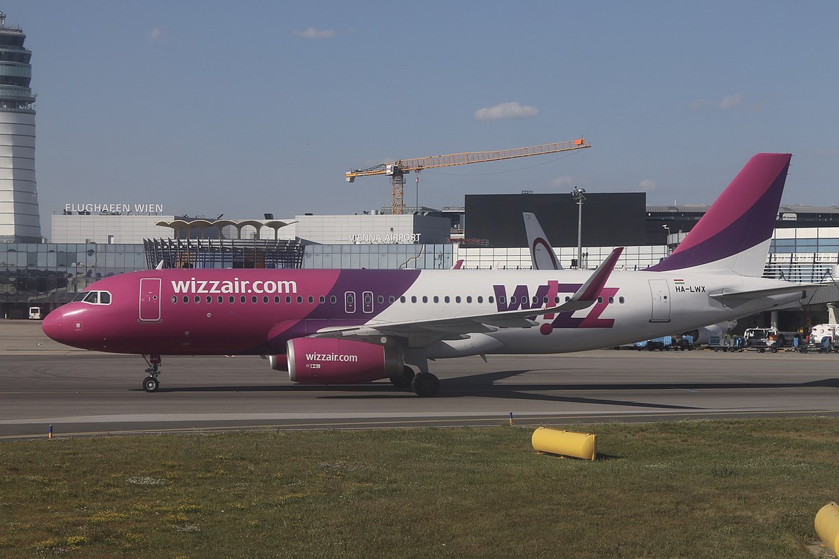 Photo of Wizz Air HA-LWX, Airbus A320