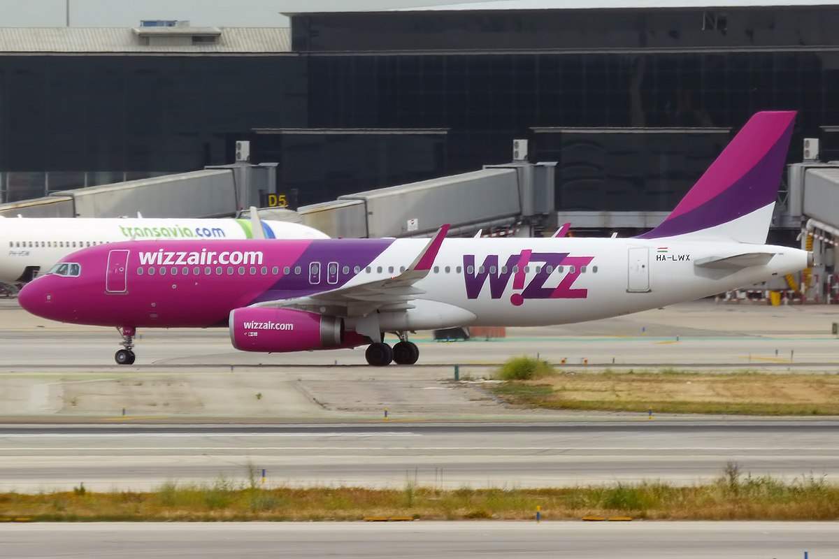 Photo of Wizz Air HA-LWX, Airbus A320