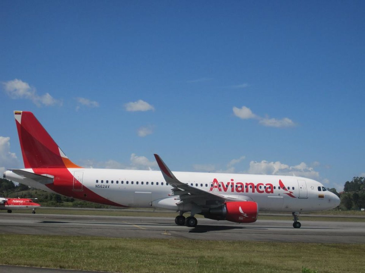 Photo of Avianca N562AV, Airbus A320