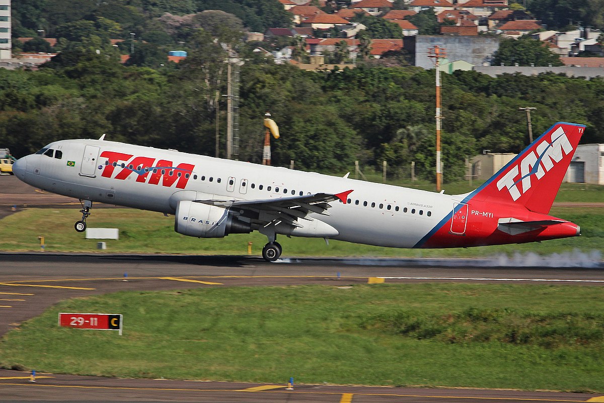Photo of LATAM Airlines Brasil PR-MYI, Airbus A320