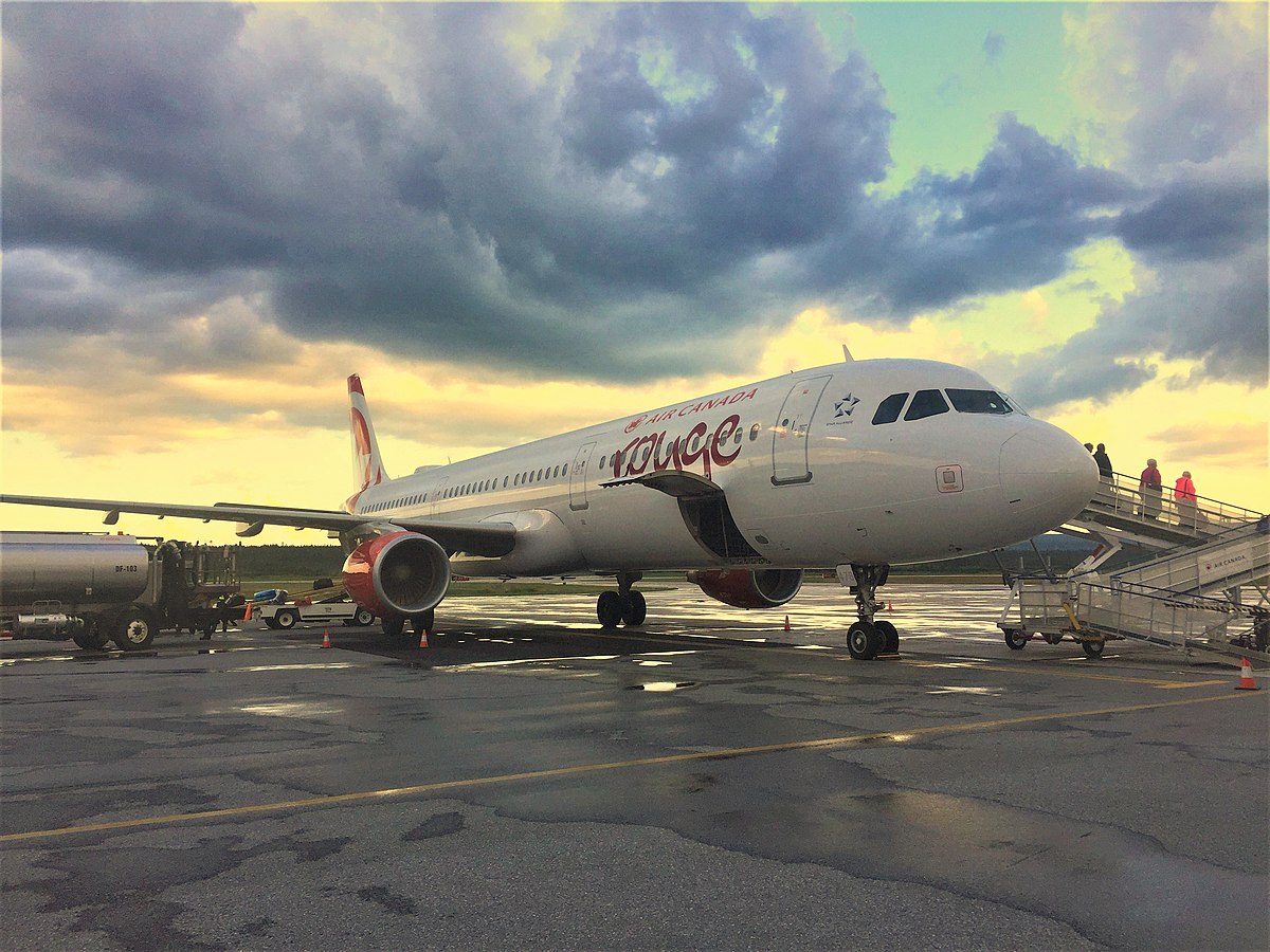Photo of Air Canada Rouge C-GHQI, Airbus A321