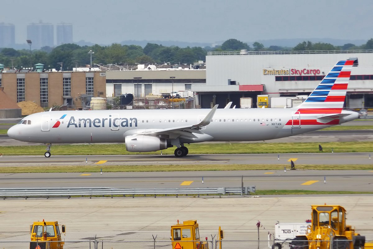Photo of American Airlines N117AN, Airbus A321