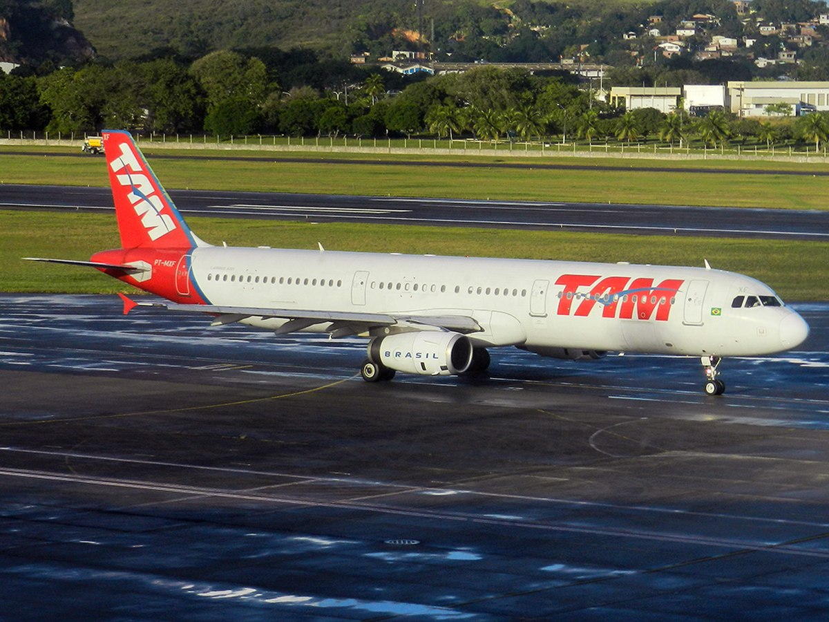 Photo of LATAM Airlines Brasil PT-MXF, Airbus A321