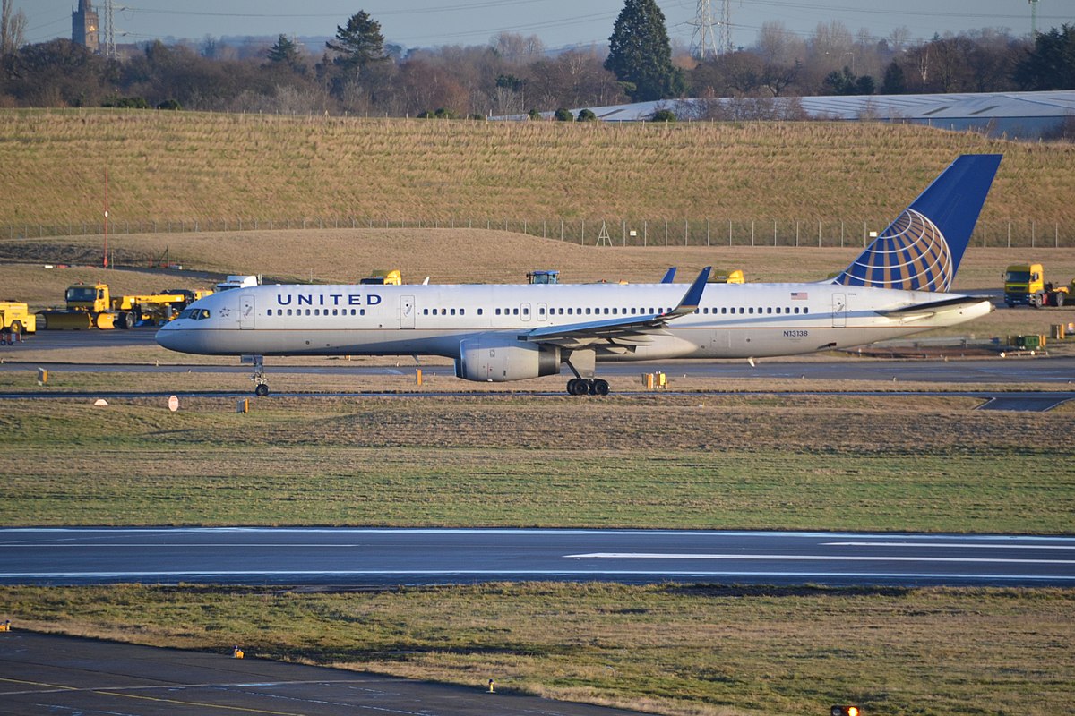 Photo of United N13138, Boeing 757-200