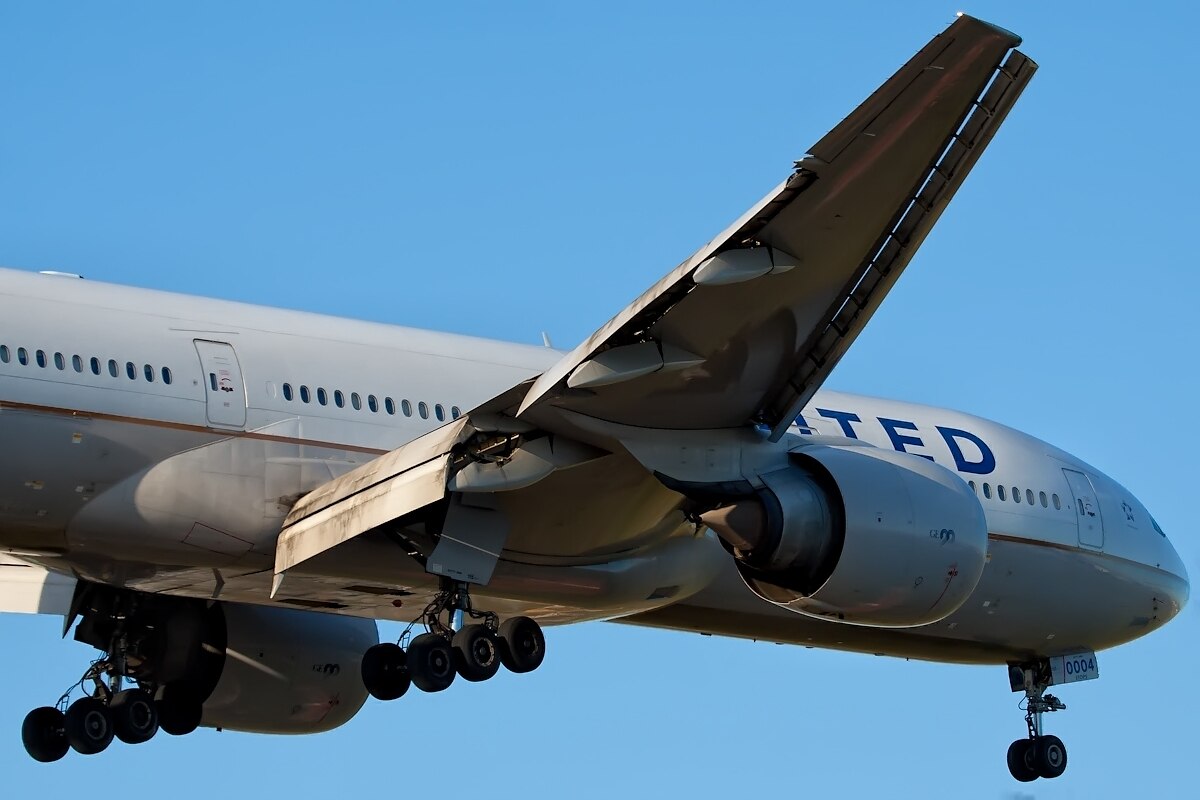 Photo of United N78004, Boeing 777-200