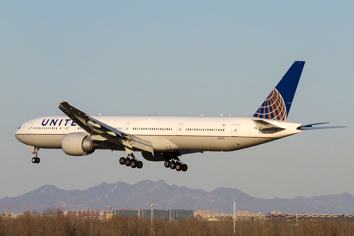Photo of United N2243U, Boeing 777-300