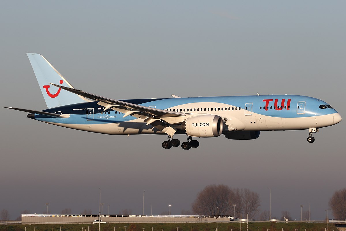 Photo of TUI Airlines Nederland PH-TFL, Boeing 787-8 Dreamliner