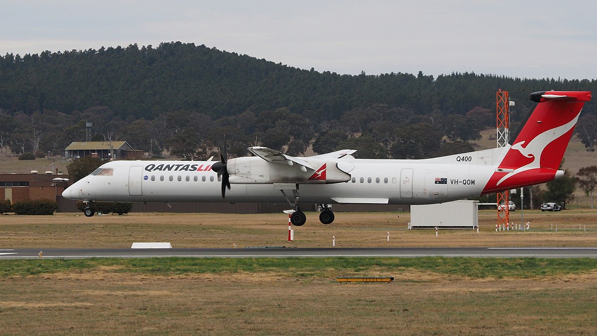Photo of Sunstate Airlines VH-QOM, De Havilland Dash 8 (400)