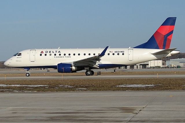 Photo of Photo of Embraer ERJ-170