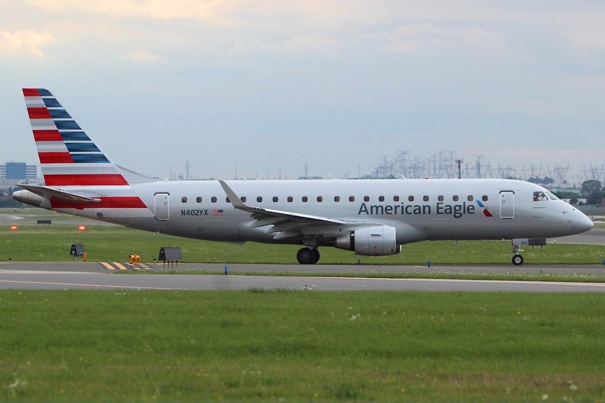 Photo of Republic Airlines N402YX, Embraer ERJ-175
