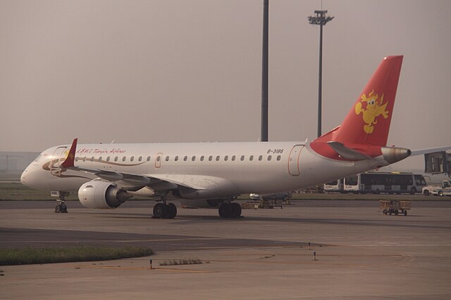 Photo of Photo of Embraer ERJ-190