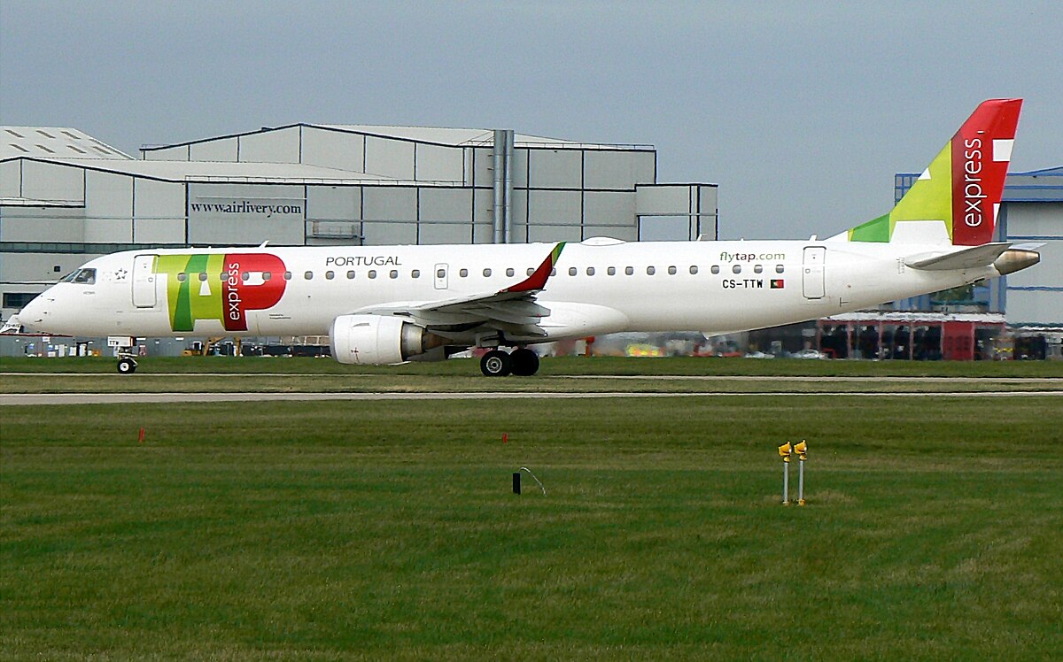 Photo of PGA Portugalia Airlines CS-TTW, Embraer ERJ-195