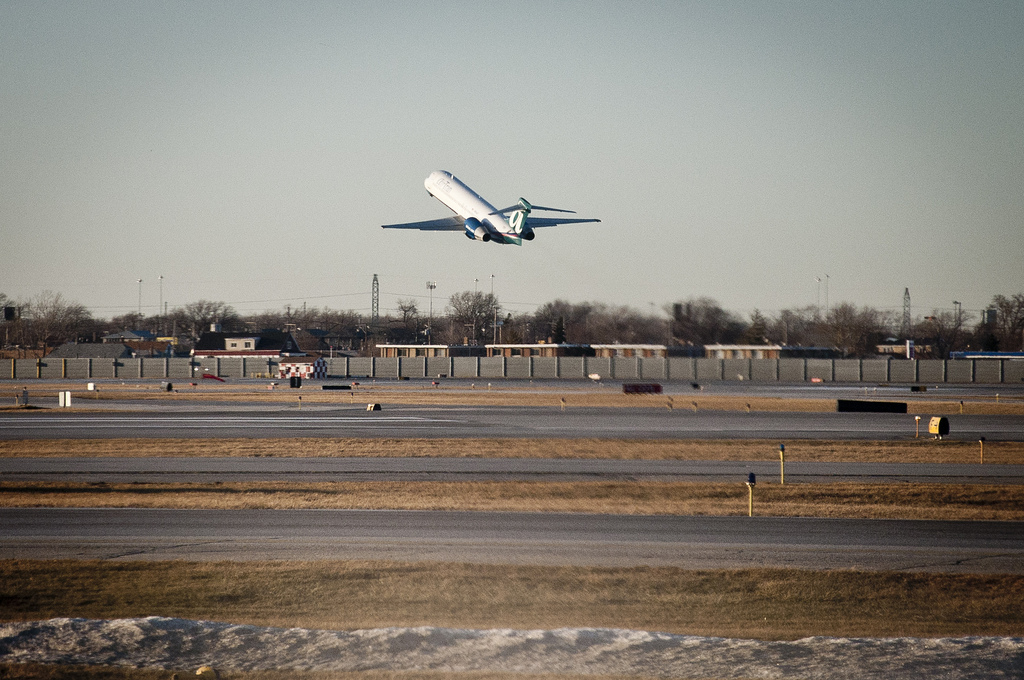 Image of Commercial Airliner Take-off at Midway International Airport