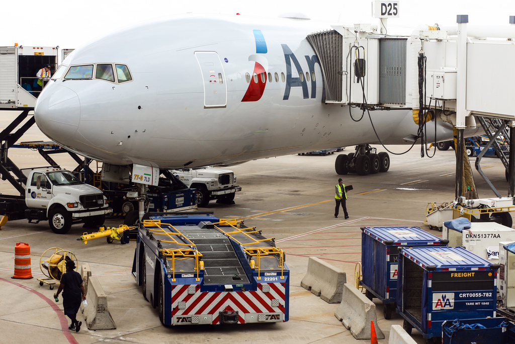 Image of American Airlines AA50 (Boeing 777)