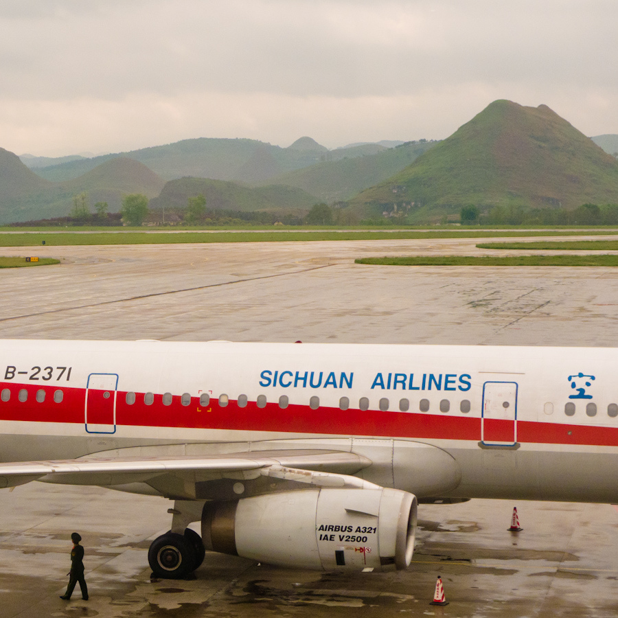 Image of A321 Sichuan Airlines in Guiyang Longdongbao Airport