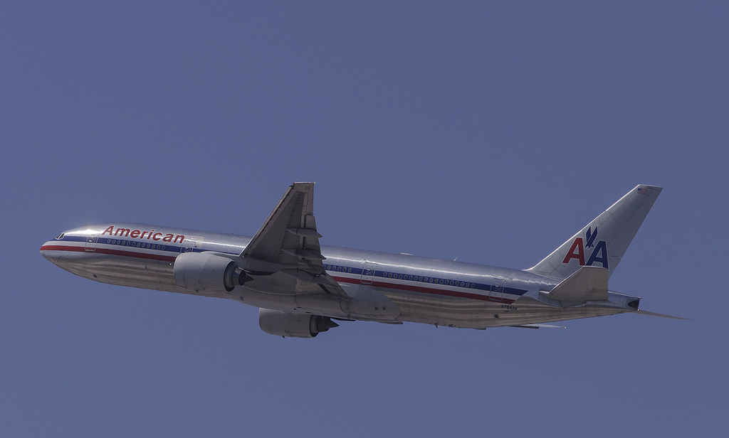 Image of American Airlines - N784AN