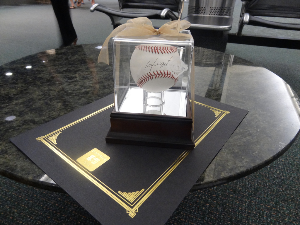 Image of A gift to Mayor Onishi - Matsui baseball